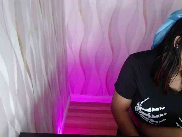 LauraBree webcam