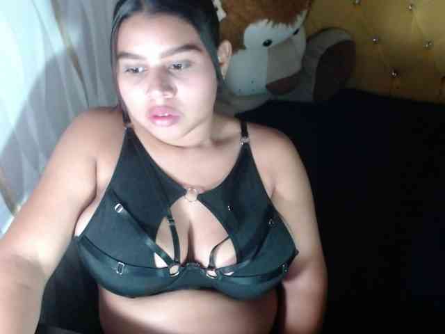 LauraBree webcam