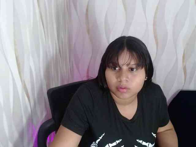LauraBree webcam