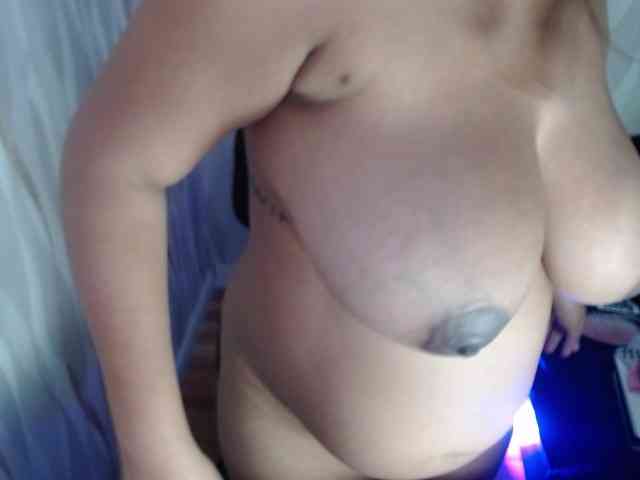LauraBree webcam