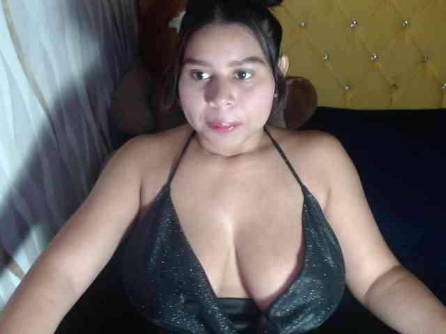 LauraBree webcam