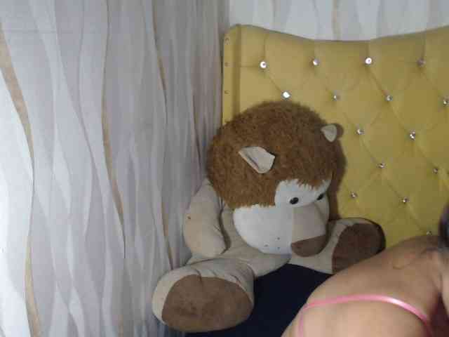 LauraBree webcam