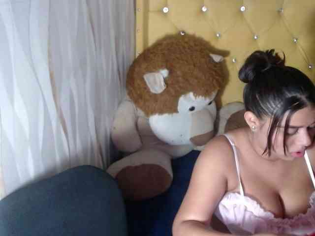 LauraBree webcam