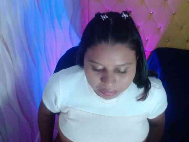LauraBree webcam
