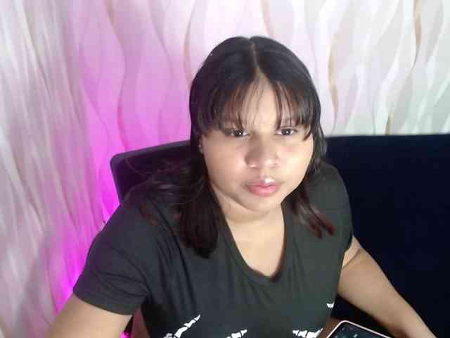 LauraBree webcam