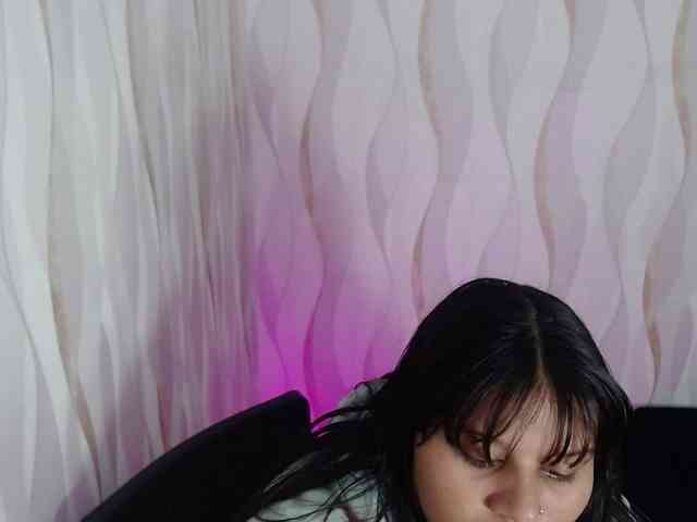 LauraBree webcam