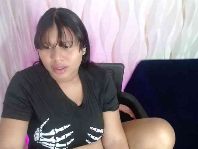 LauraBree webcam