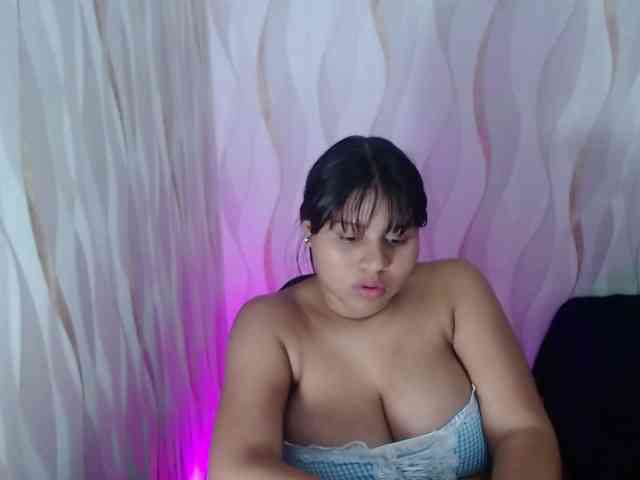 LauraBree webcam