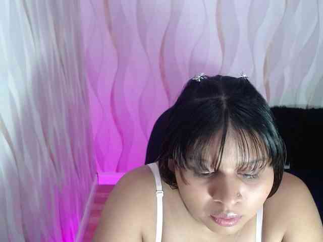 LauraBree webcam