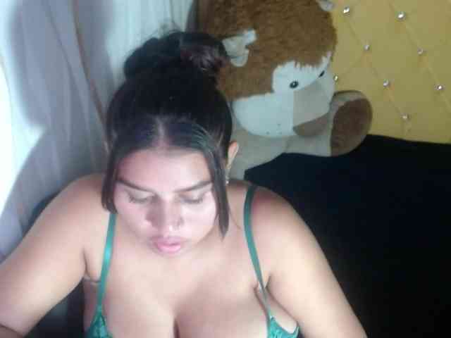 LauraBree webcam