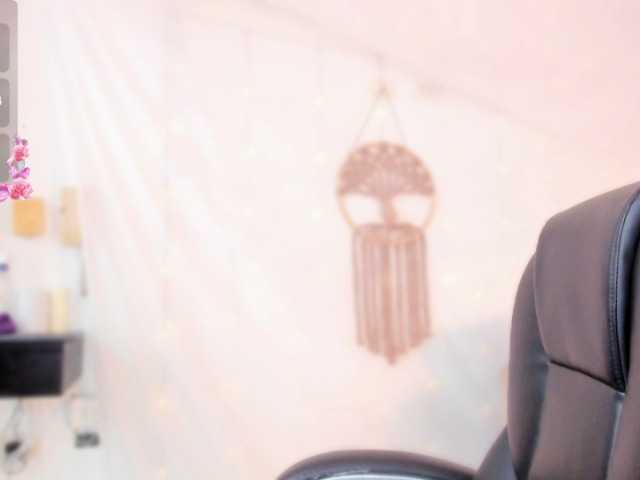 kylie-soraya's BongaCams show and profile