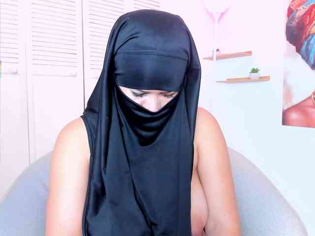 Layla-arabelle Live Webcam on BongaCams