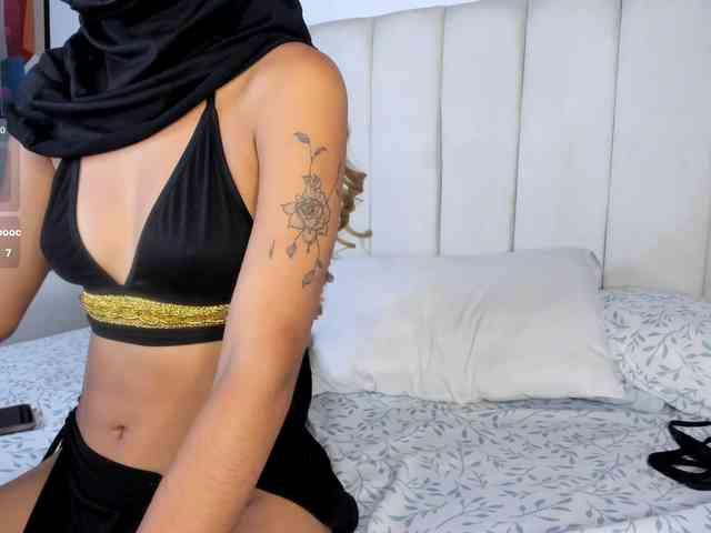 striptease chat Roxie-sinner
