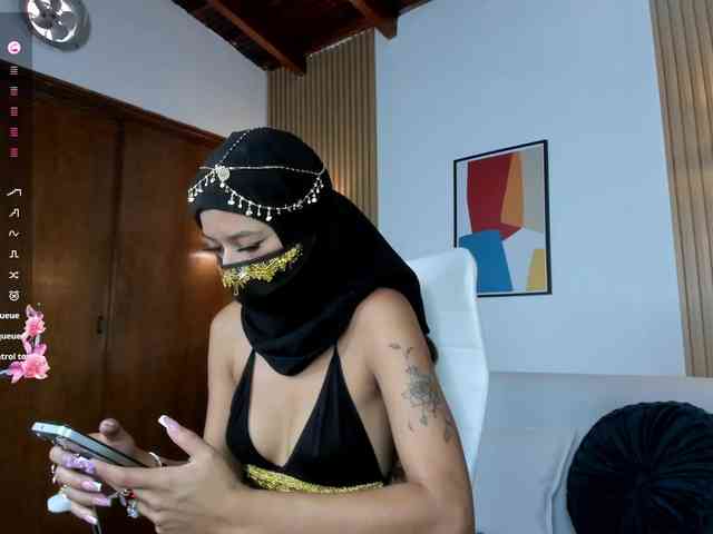 real web cam show Roxie-sinner