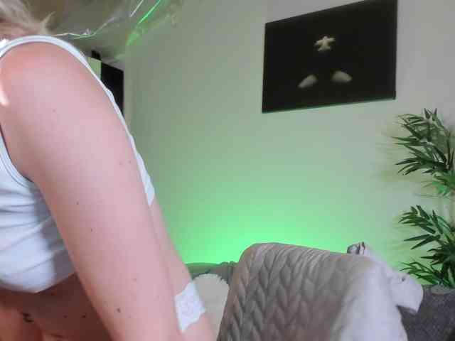 NovaHollisx webcam