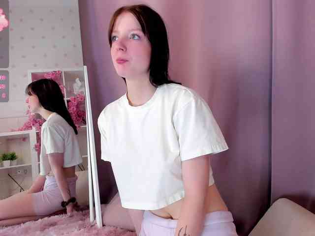 nude chat MaryGuire