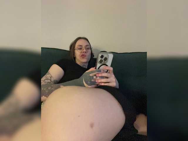 IRAONIC's BongaCams show and profile