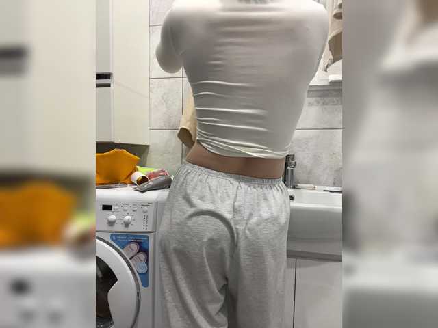 IRAONIC's BongaCams show and profile