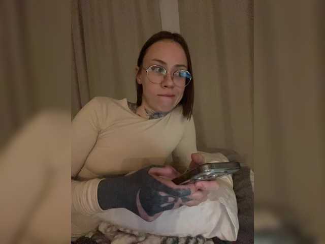 IRAONIC's BongaCams show and profile