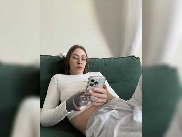 IRAONIC's BongaCams show and profile