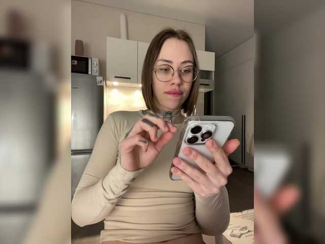 IRAONIC's BongaCams show and profile