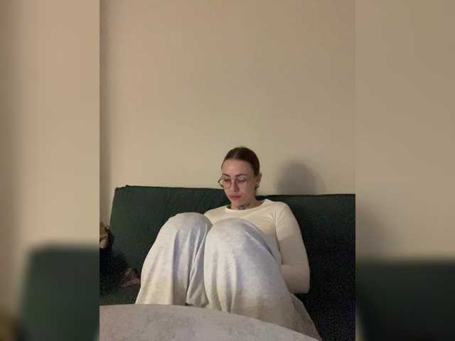 IRAONIC's BongaCams show and profile