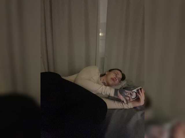 IRAONIC's BongaCams show and profile