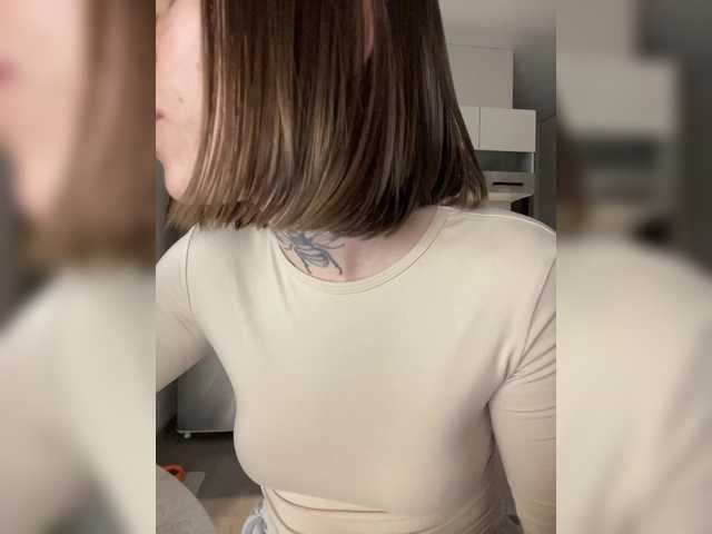 IRAONIC's BongaCams show and profile