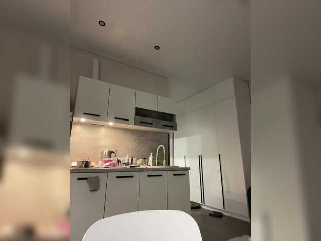 IRAONIC's BongaCams show and profile