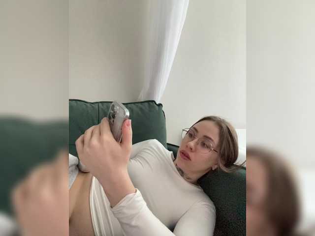 IRAONIC's BongaCams show and profile