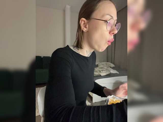 IRAONIC's BongaCams show and profile