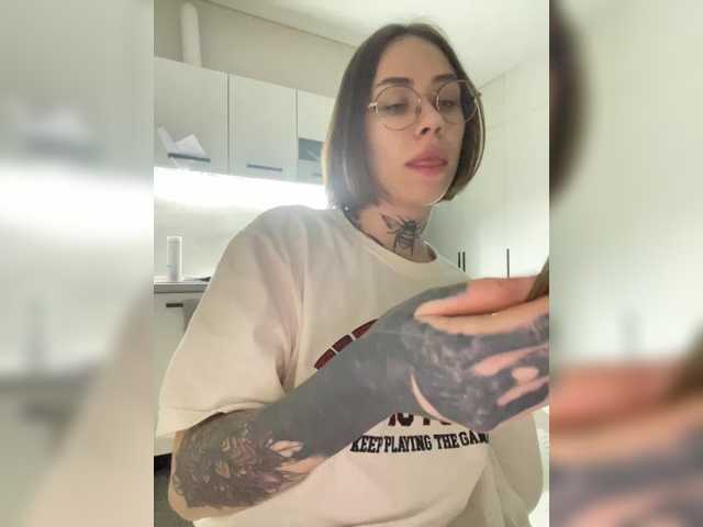 IRAONIC's BongaCams show and profile