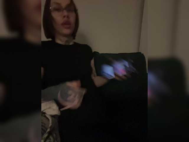 IRAONIC's BongaCams show and profile