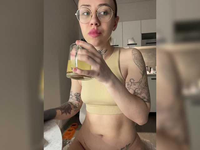 IRAONIC's BongaCams show and profile