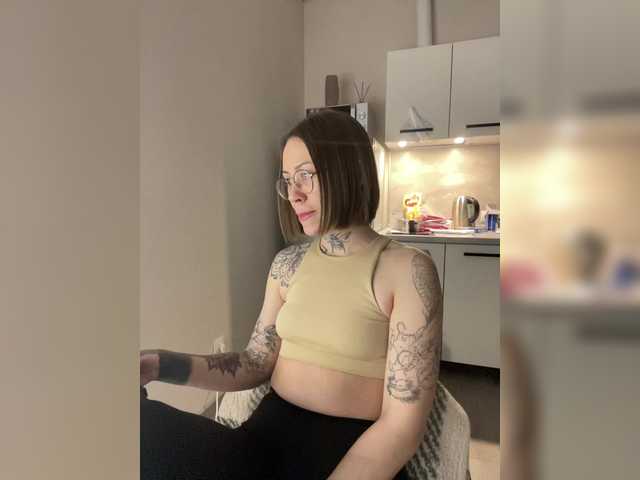 IRAONIC's BongaCams show and profile