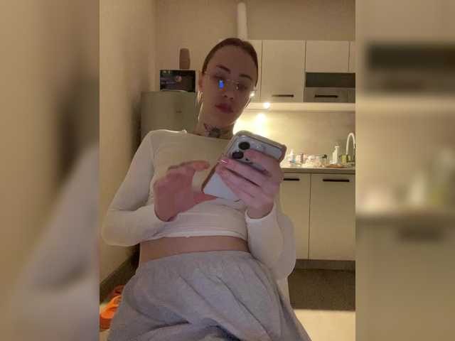 IRAONIC's BongaCams show and profile