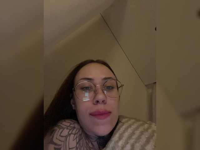 IRAONIC's BongaCams show and profile