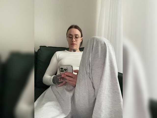 IRAONIC's BongaCams show and profile