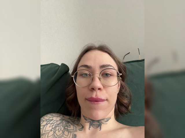 IRAONIC's BongaCams show and profile