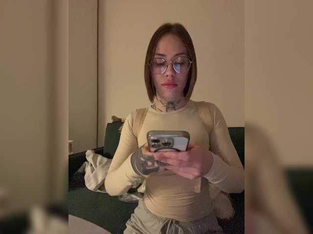 IRAONIC's BongaCams show and profile