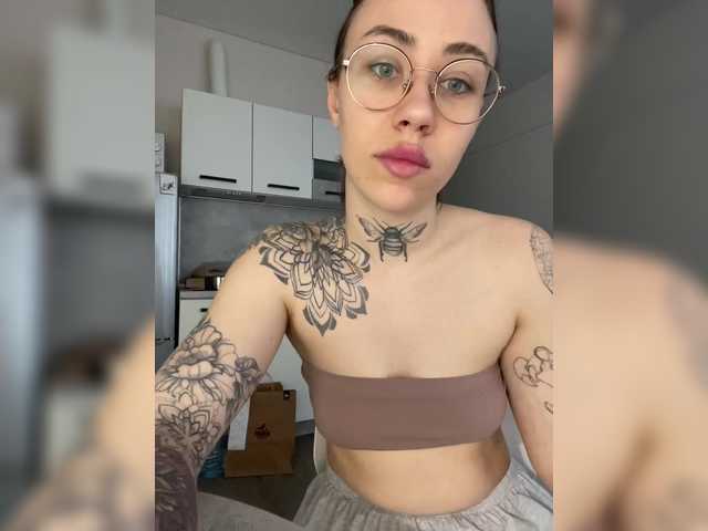 IRAONIC's BongaCams show and profile