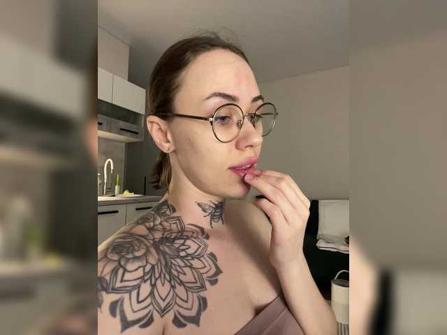 IRAONIC's BongaCams show and profile