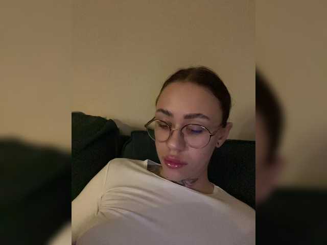 IRAONIC's BongaCams show and profile