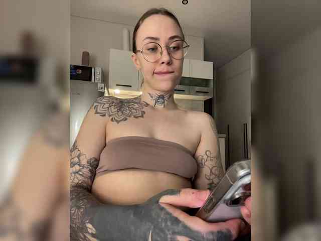 IRAONIC Live Webcam on BongaCams