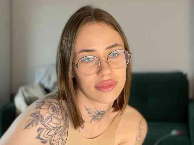 IRAONIC Live Webcam on BongaCams