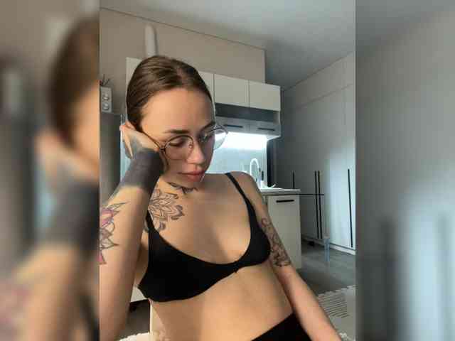 v_-_-_v webcam