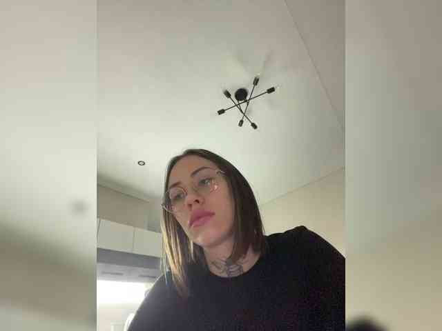 v_-_-_v webcam