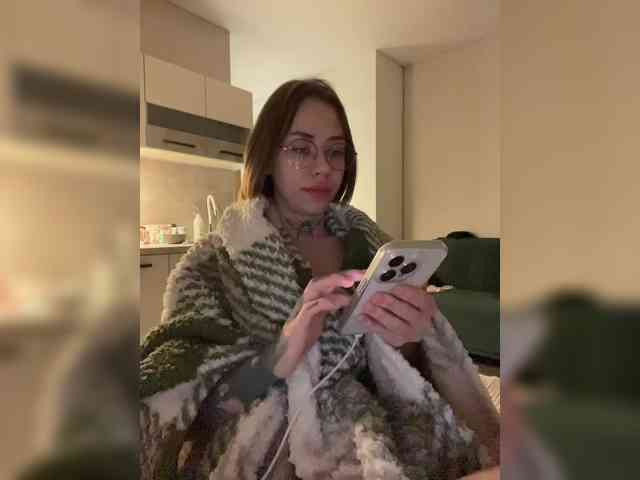 IRAONIC Live Webcam on BongaCams