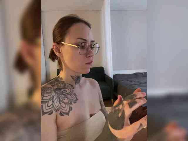 IRAONIC Live Webcam on BongaCams