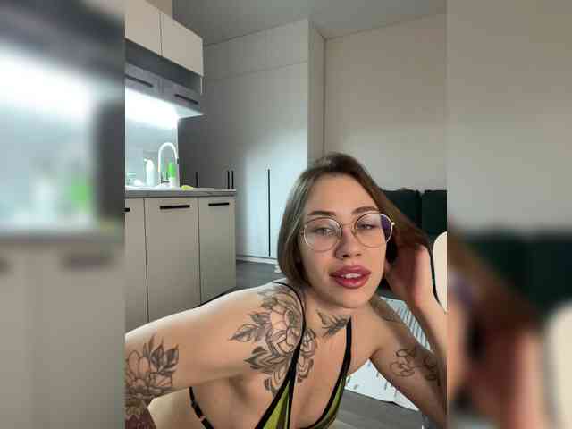 IRAONIC Live Webcam on BongaCams